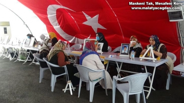 Evlat nöbetindeki anneden oğluna 'teslim ol' çağrısı