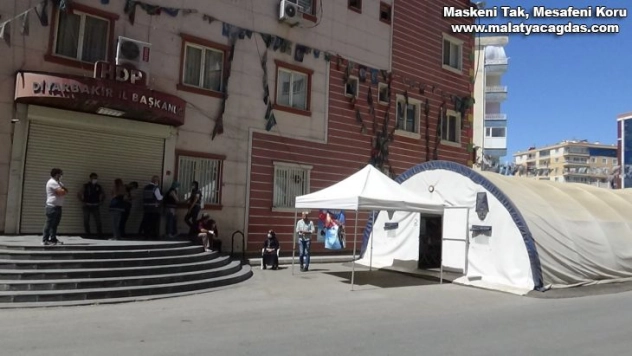 Evlat nöbetindeki babadan HDP ve PKK'ya sert tepki