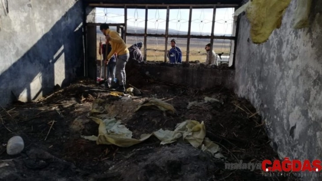 Evleri küle dönen aile yardım bekliyor