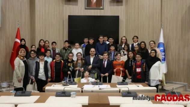 Eyüpsultan Çocuk Meclisi'nden 'Mavi Kapak ve Hayırda Buluşalım' kampanyası