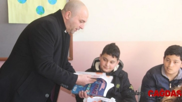 Ezine'de öğrencilere karne hediyesi