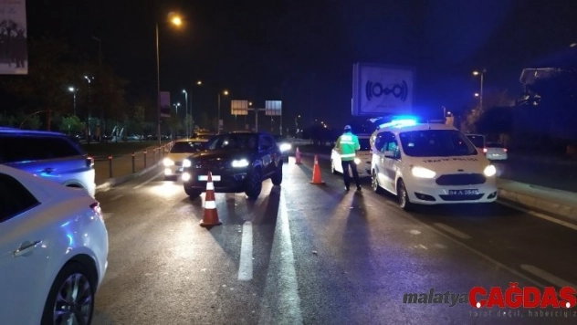 Fatih'te Çinli çifte otomobil çarptı: 2 yaralı