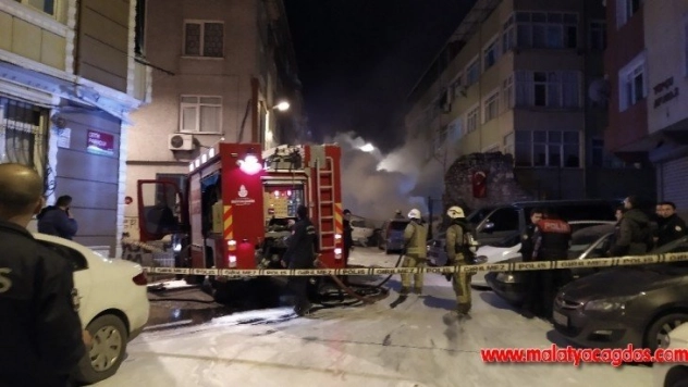 Fatih'te 9 araç kundaklandı, mahalle panik içinde sokağa döküldü