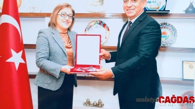 Fatma Şahin'den  Dalaman Belediyesine iş makinası