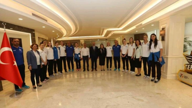 Fatma Şahin'e Merinos forması