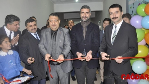 Fedakar öğretmenler kolejleri aratmayan İngilizce sınıfı kurdu