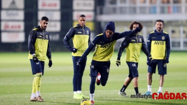 Fenerbahçe kampa girdi