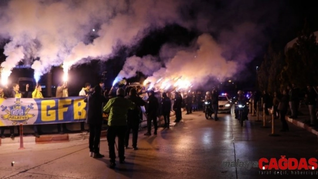 Fenerbahçe'ye coşkulu karşılama