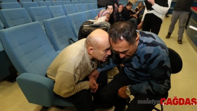 Feridun Kunak konferansta 100 kişiyi muayene etti