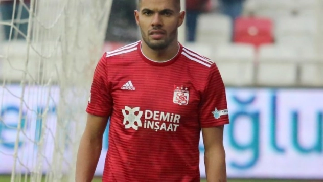 Fernando Sivas'a dönüyor