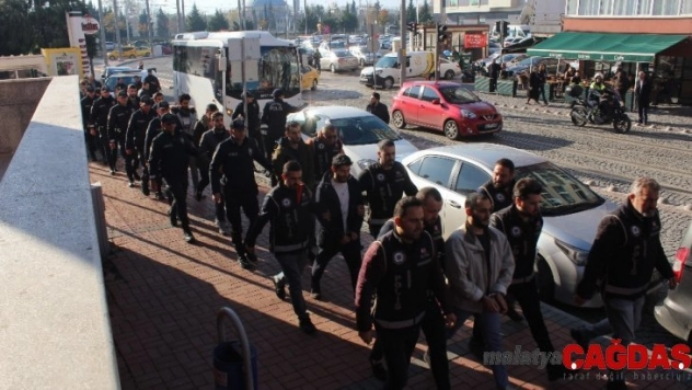 FETÖ'den gözaltına alınan 18 eski polis akademisi ve polis koleji öğrencisi adliyede