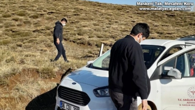 Filyasyon ekibinin aracı çamura battı