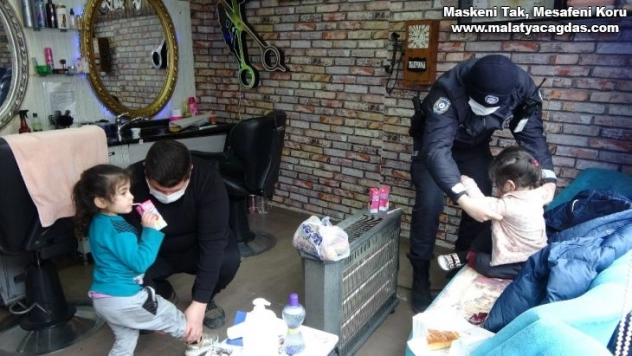 Firar eden küçük kardeşlere berberden şefkat