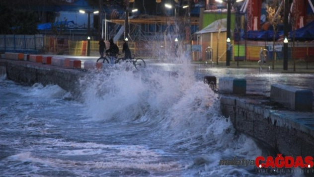 Fırtına Kuzey Ege sahillerinde etkili olmaya başladı