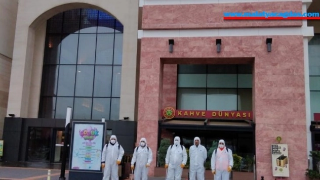 Forum Diyarbakır AVM'de dezenfekte çalışması