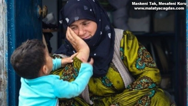 Fotoğraf ödülünü tedavi gören çocuklar için bağışladı