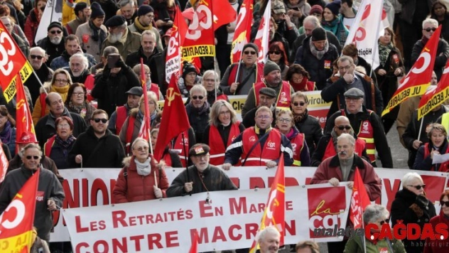 Fransa'daki gösterilere 339 bin kişi katıldı