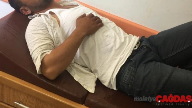 Freni boşalan kamyonet kaza yaptı: 2 Yaralı