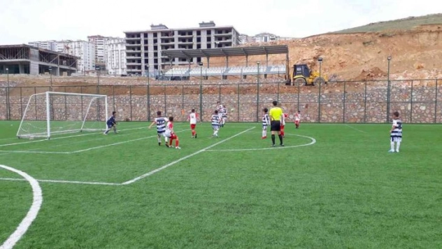 Futbol küçükler grup maçları Elazığ'da başladı