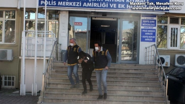 Gaspçı sahte polis gerçek polislerden kaçamadı