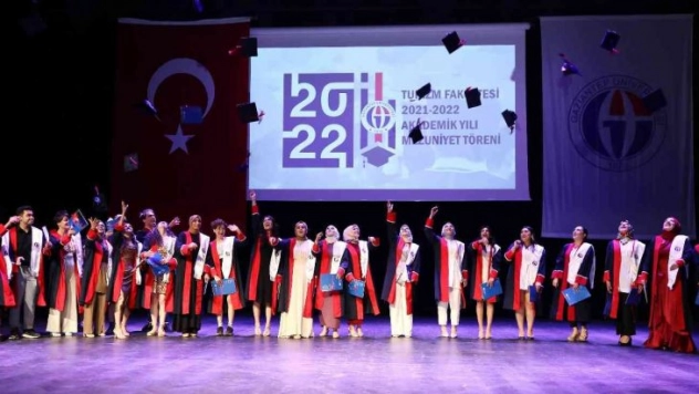 GAÜN Turizm Fakültesi mezunları yeni yaşamlarına uğurlandı