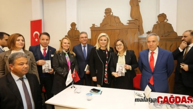 Gazeteci Yavuz Donat, yakın tarihe ışık tuttu