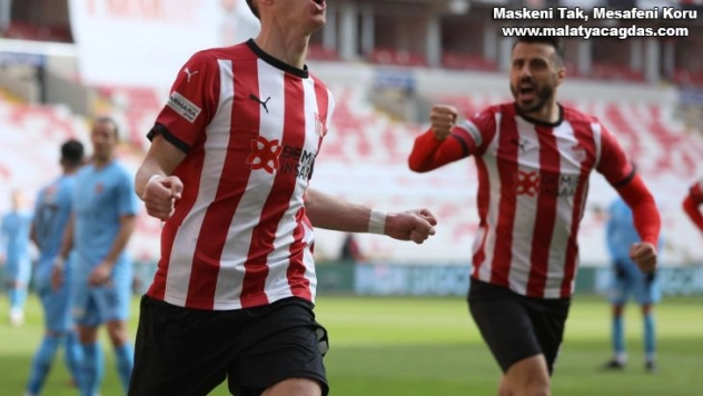 Gaziantep FK'ya 4 golün 3'ü kaptan Hakan'dan