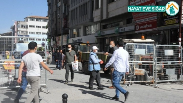 Gaziantep'in kalabalık caddelerine maskesiz giriş yasaklandı