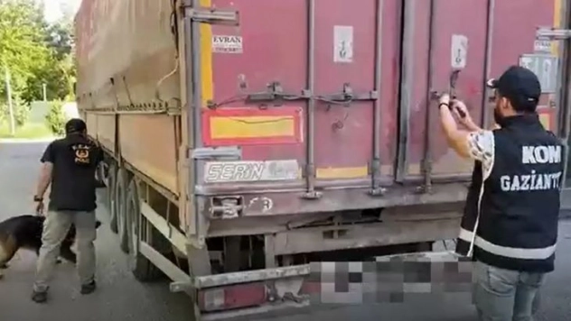 Gaziantep'te 10 bin 400 paket kaçak sigara ele geçirildi