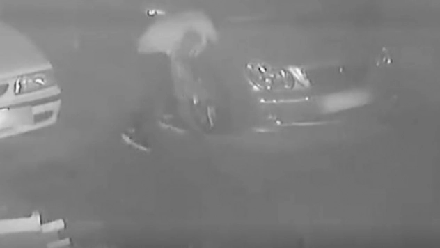 Gaziantep'te araç lastiklerinin bıçaklanma anı güvenlik kamerasında