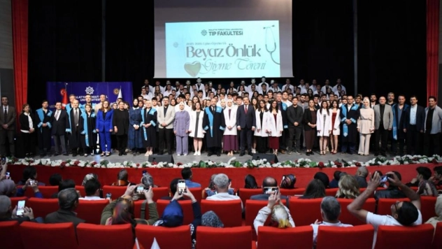 Geleceğin Hekimleri İçin Anlamlı Tören: Beyaz Önlük Giyme Coşkusu