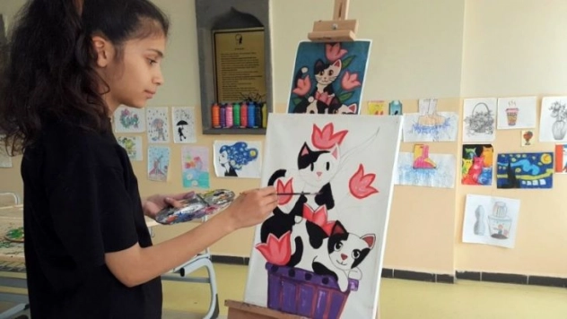 Geleceğin ressamları hünerlerini sergiliyor