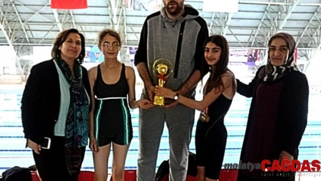 Geleceğin yüzücüsü Eremsu Cansever'den 3 altın