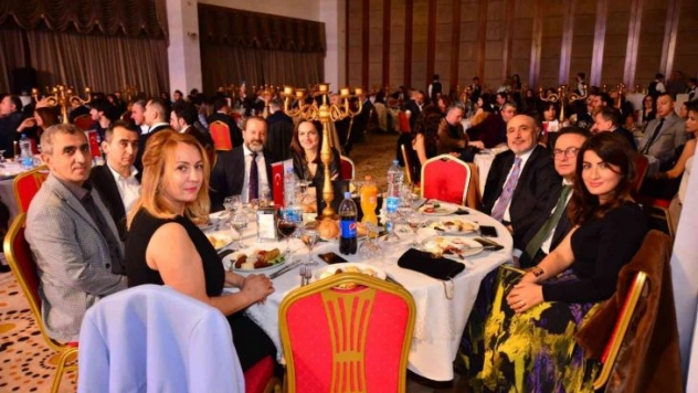 Gelişim ve Palmiye hastaneleri doktorları tıp bayramı balosunda buluştu