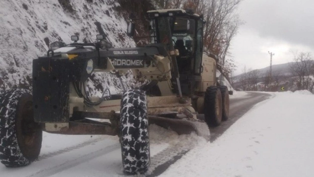 Gemlik'te kapanan yollara anında müdahale