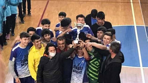 Genç Erkekler Futbol ve Yıldız Kızlar Voleybol Şampiyonası