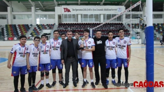 Genç Erkekler Voleybol Turnuvasında şampiyon belli oldu