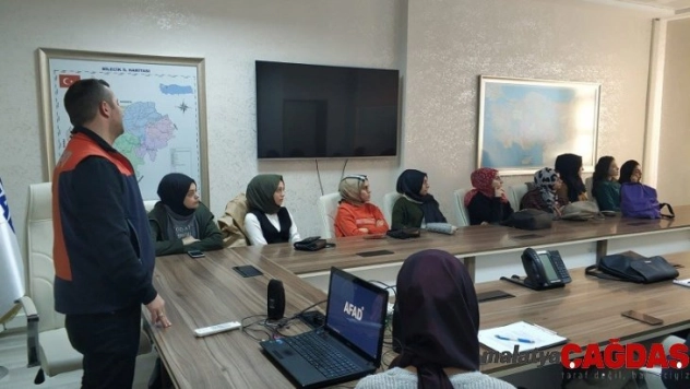 Genç Kızılay Kulübü üyelerine eğitim verildi