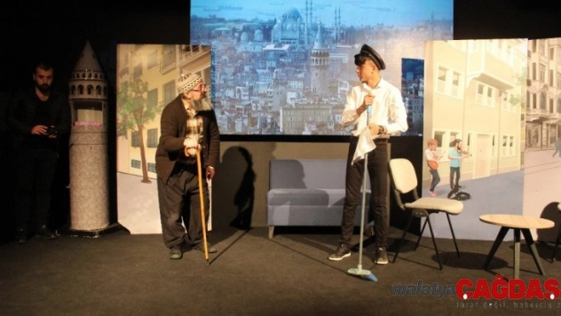 Genç yetenekler 'Beyoğlu'nda Gezersin' oyunuyla performanslarını sergiledi