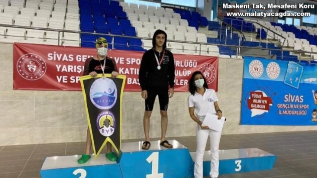 Genç yüzücüden büyük başarı