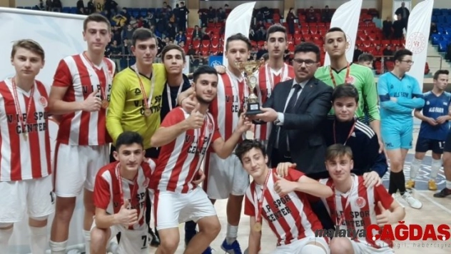 Gençler futsal müsabakaları tamamlandı