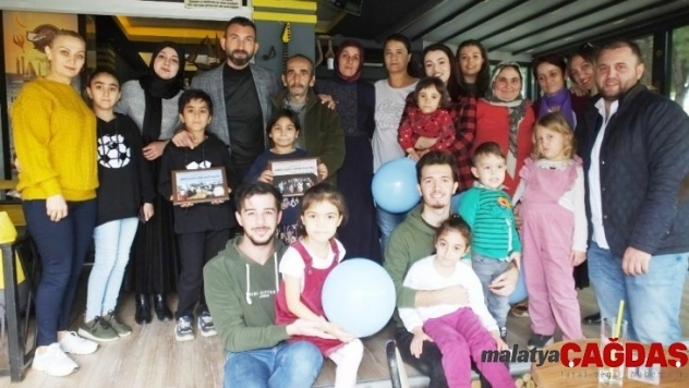 Gençler minik kalplerin mutluluğu için çalıştı