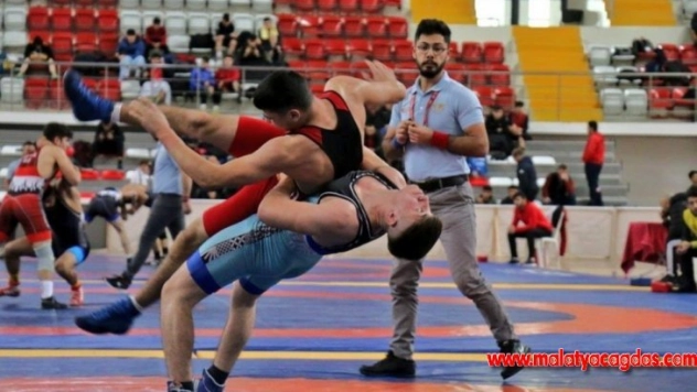 Gençler Türkiye Güreş Şampiyonası, Sivas'ta devam ediyor