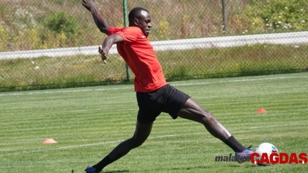 Gençlerbirliği'nin yeni transferi Zargo Toure, Bolu kampına katıldı