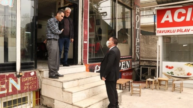 Gençlere nasihat, esnafa pratik hizmet sözü