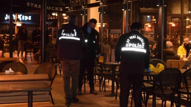 Gençlerin kız kavgası kanlı bitti: 3 yaralı