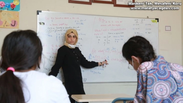 Gençlik merkezlerinde eğitimler sürüyor