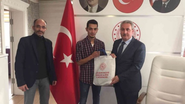 Gençlik spor için kulaç atacak