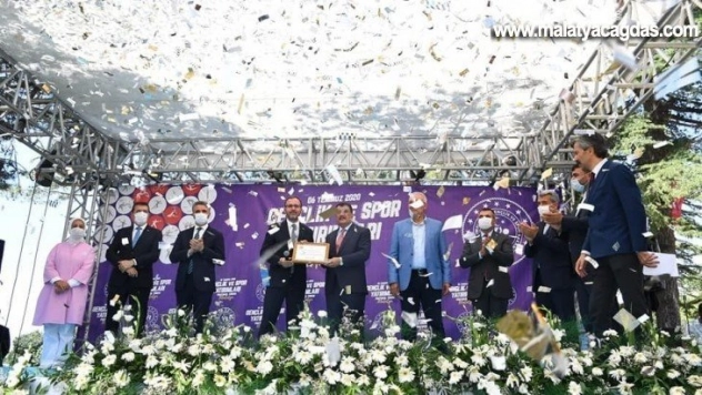 Gençlik ve spor için hazırlanan projelerde ilk imzalar atıldı