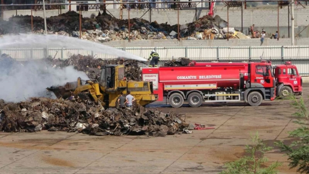 Geri dönüşüm tesisinde çıkan yangın 9 saat sonra kontrol altına alındı